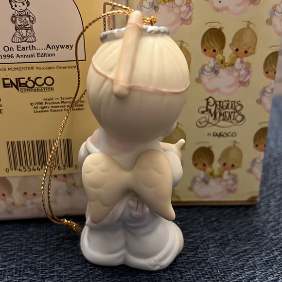 Precious Moments Christmas ornament. Peace on earth. - Picture 2 of 4